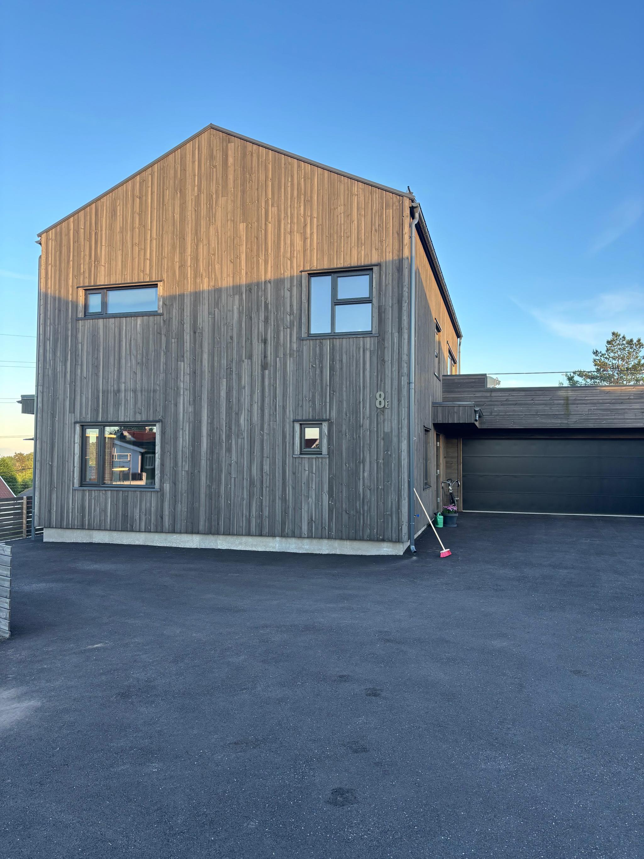 Nytt moderne hus på toppen av Mosserød.