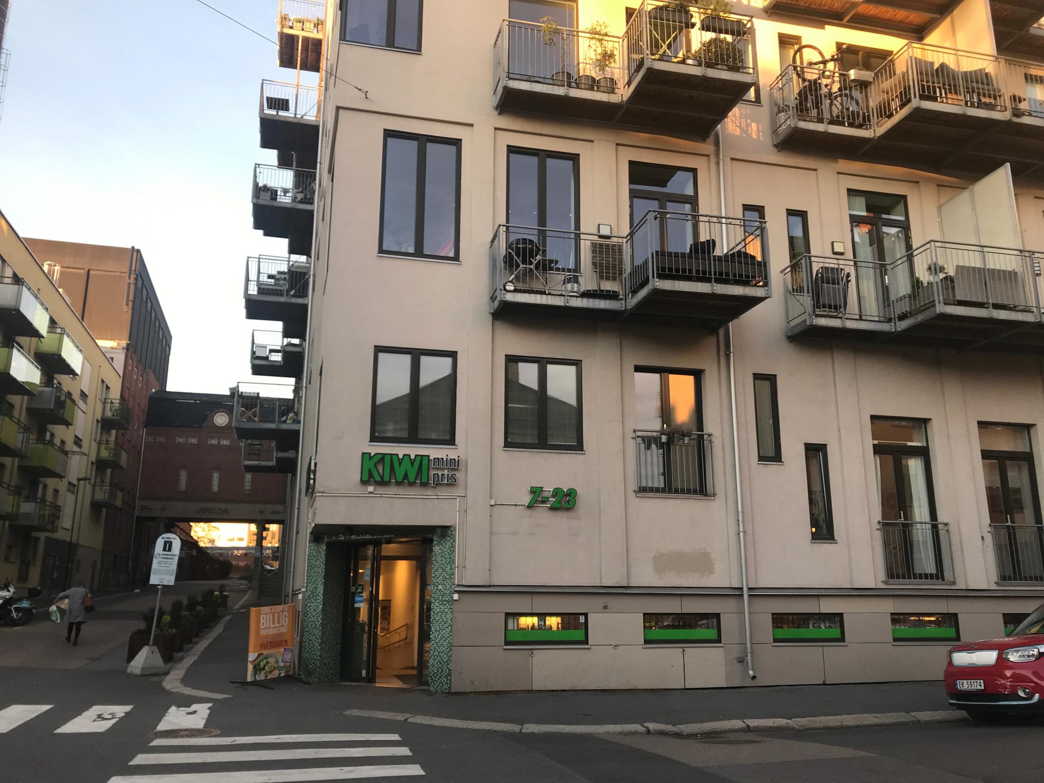 Kort vei til butikken (samme bygg)