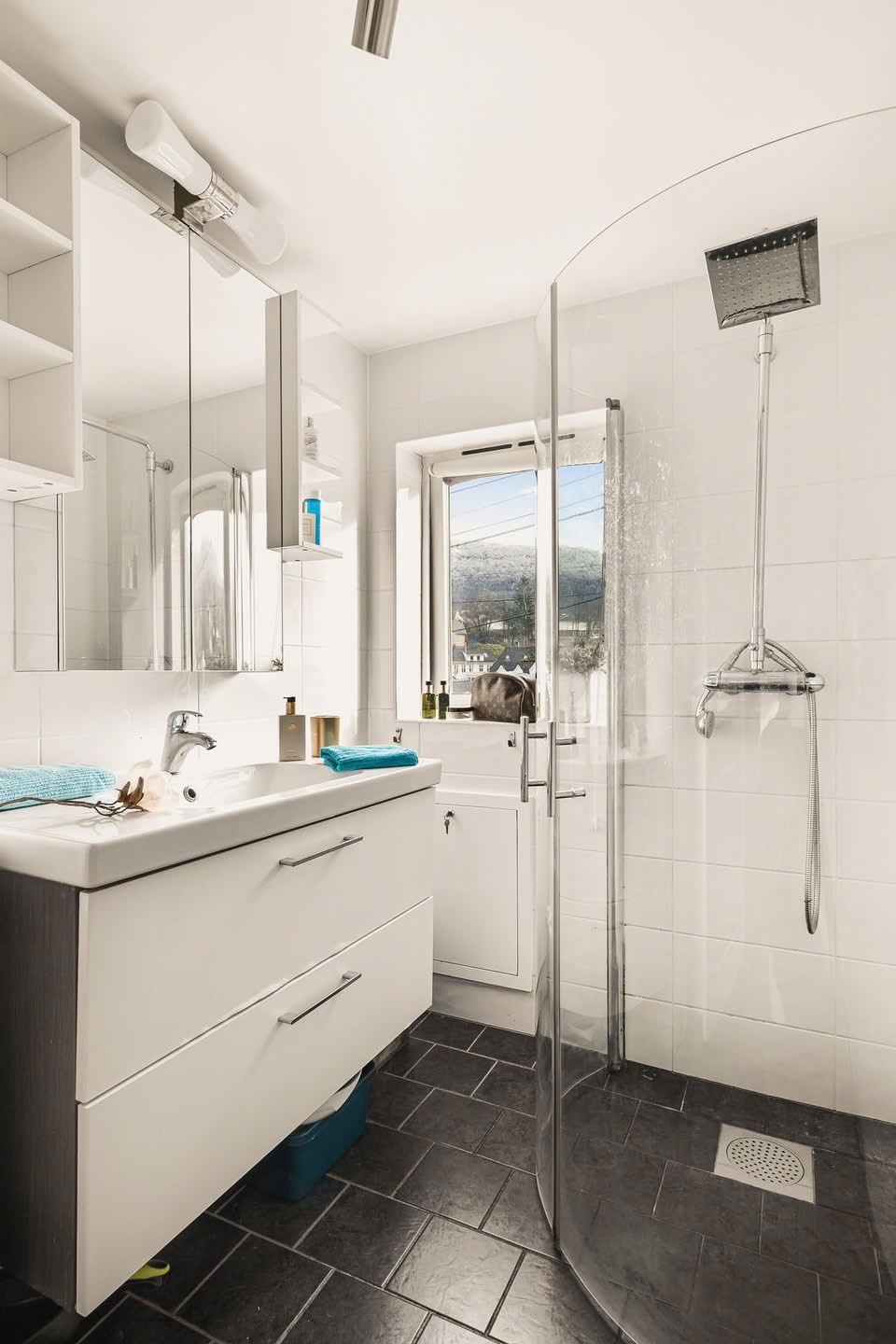 Dusj med tropisk regn

