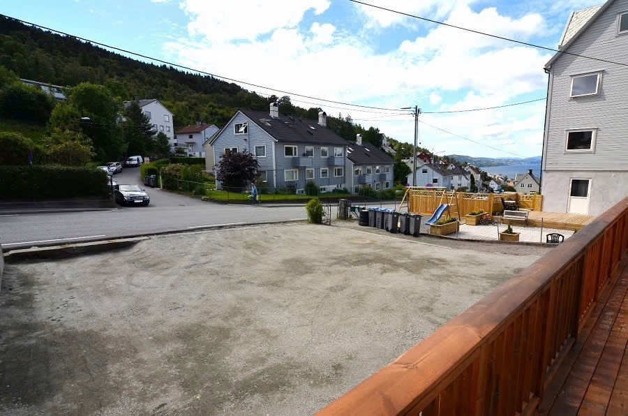 Godt med parkeringsplasser ved boligen