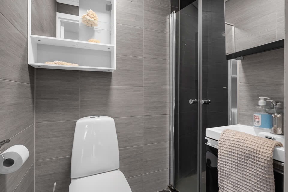 Ekstra WC/toalett oppe ved stuen og kjøkkenet.