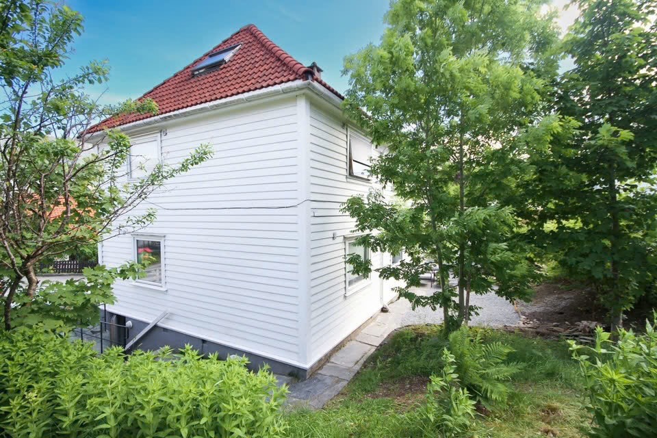 Huset har eget fellesvaskeri i kjelleren

