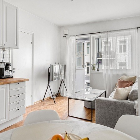 Leiligheten leies ut fullt møblert, med unntak av TV.