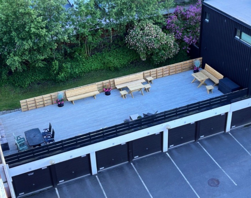 Terrasse for alle beboere. 