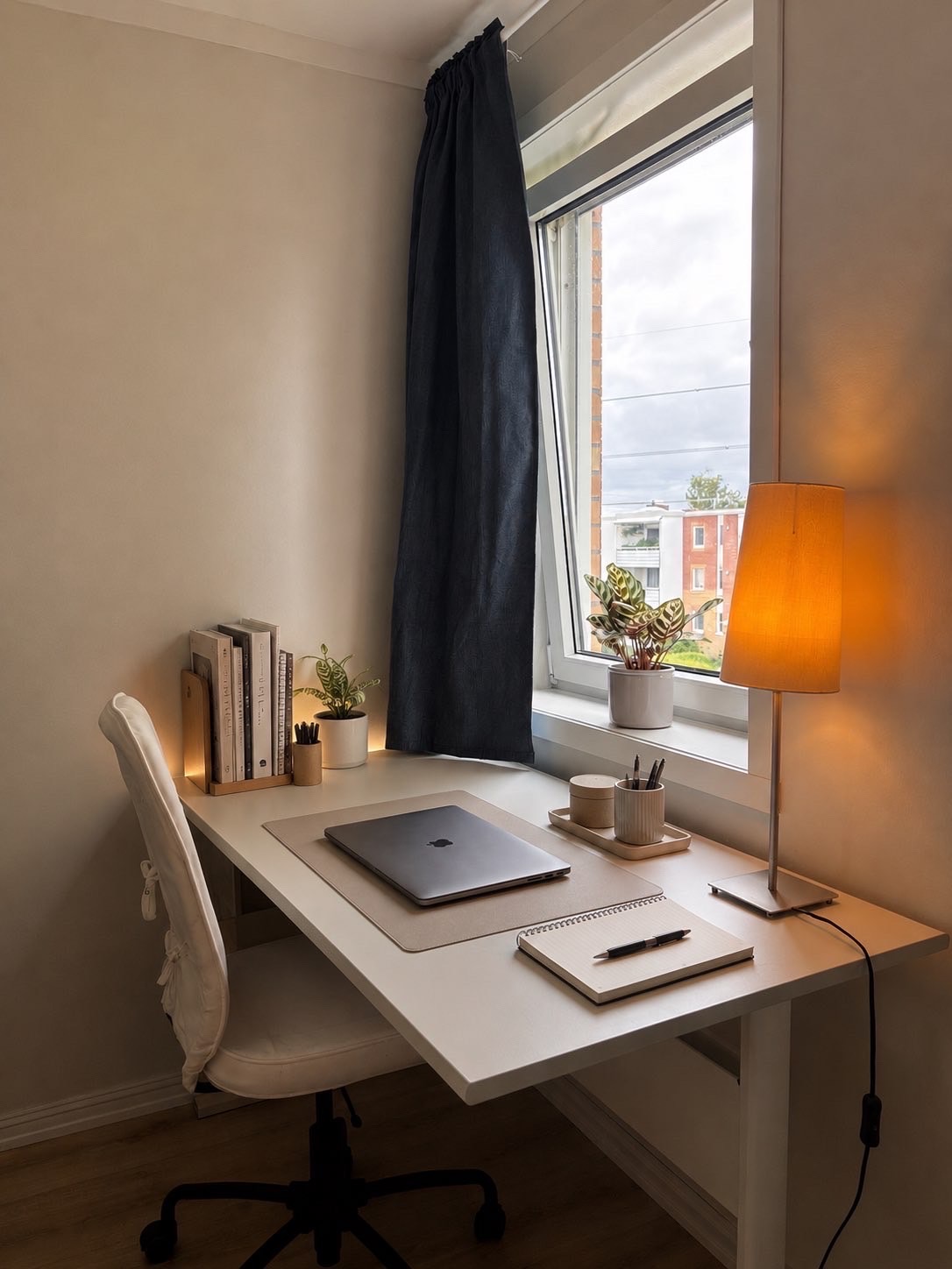 Studiebord på soverom