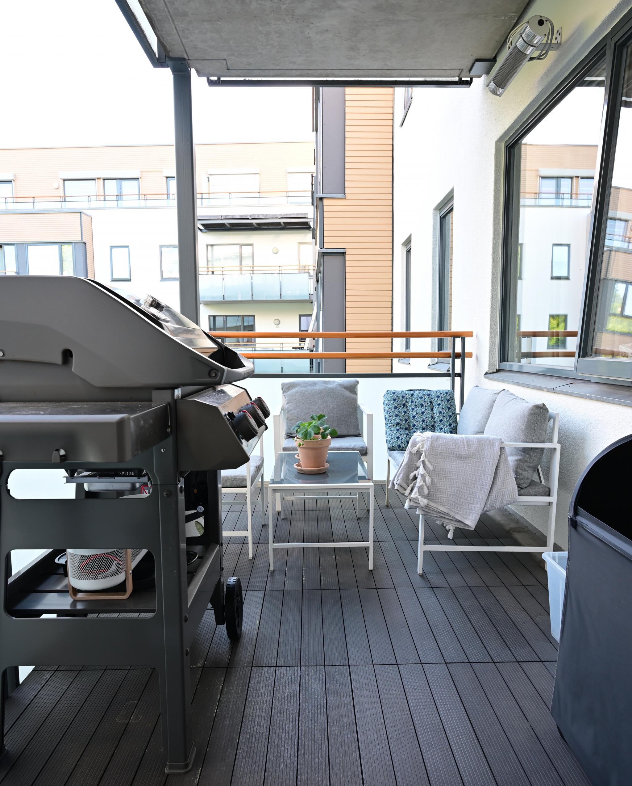 Balkong med grill.