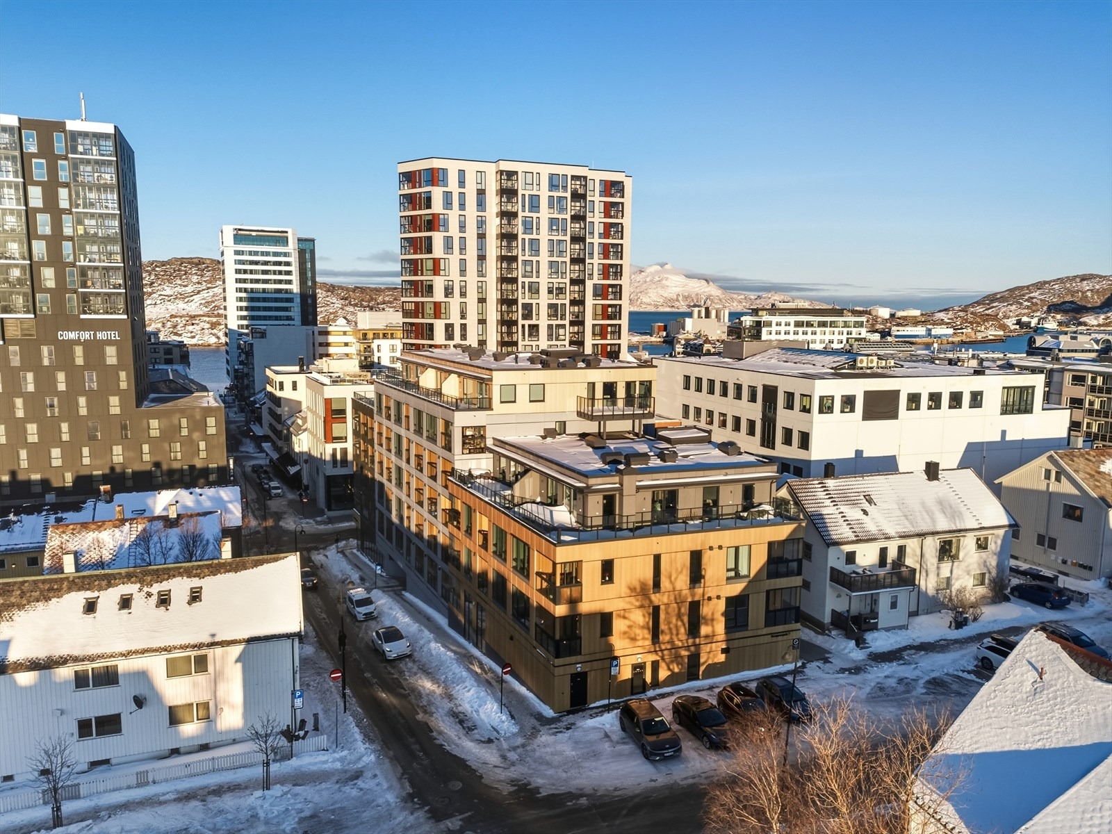 Med boligen følger det også en bod i kjelleretasjen oppmålt til ca. 3 kvm.