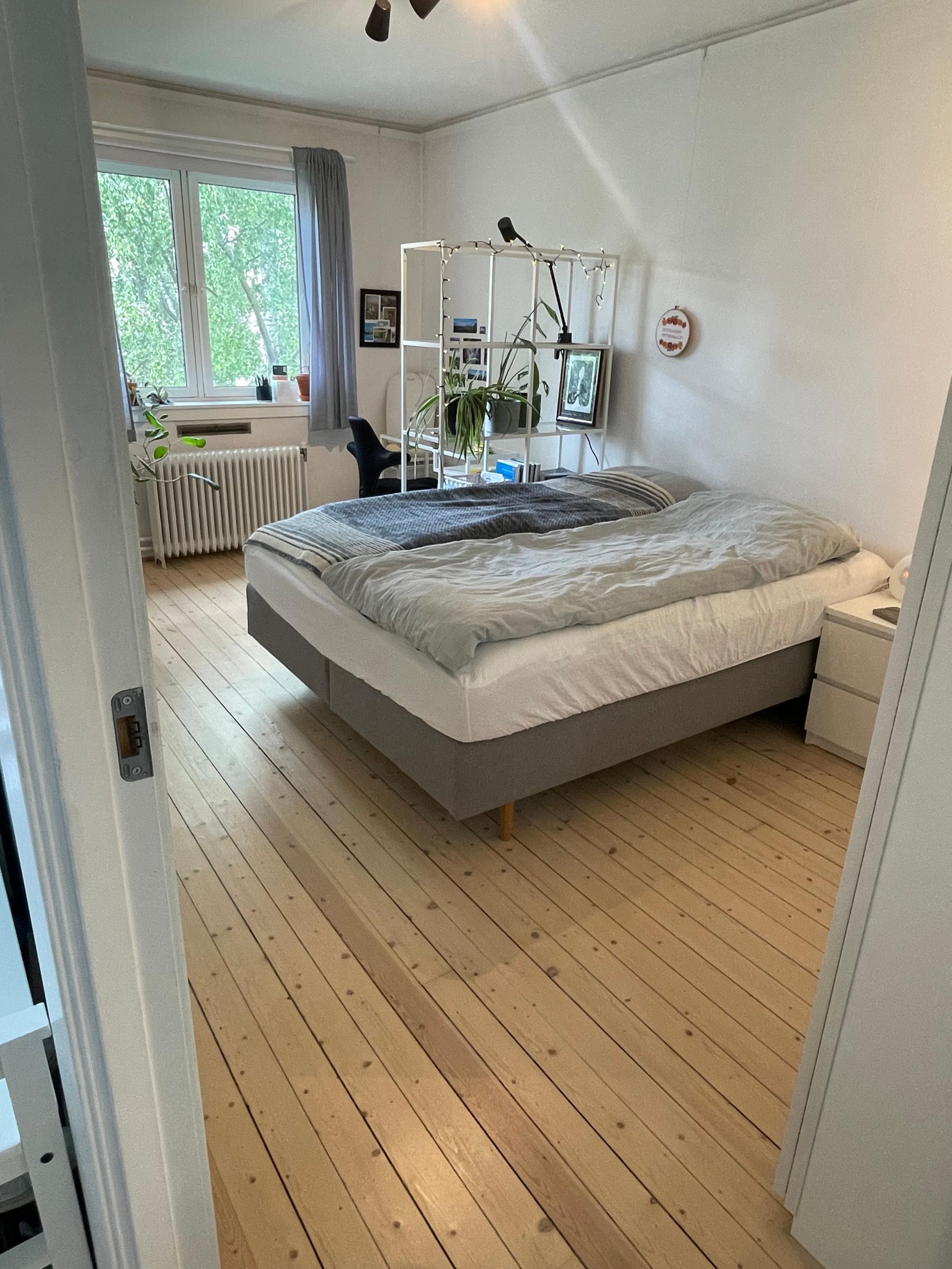 Soverommet er på litt over 15 kvm, med en seng på 160 cm.