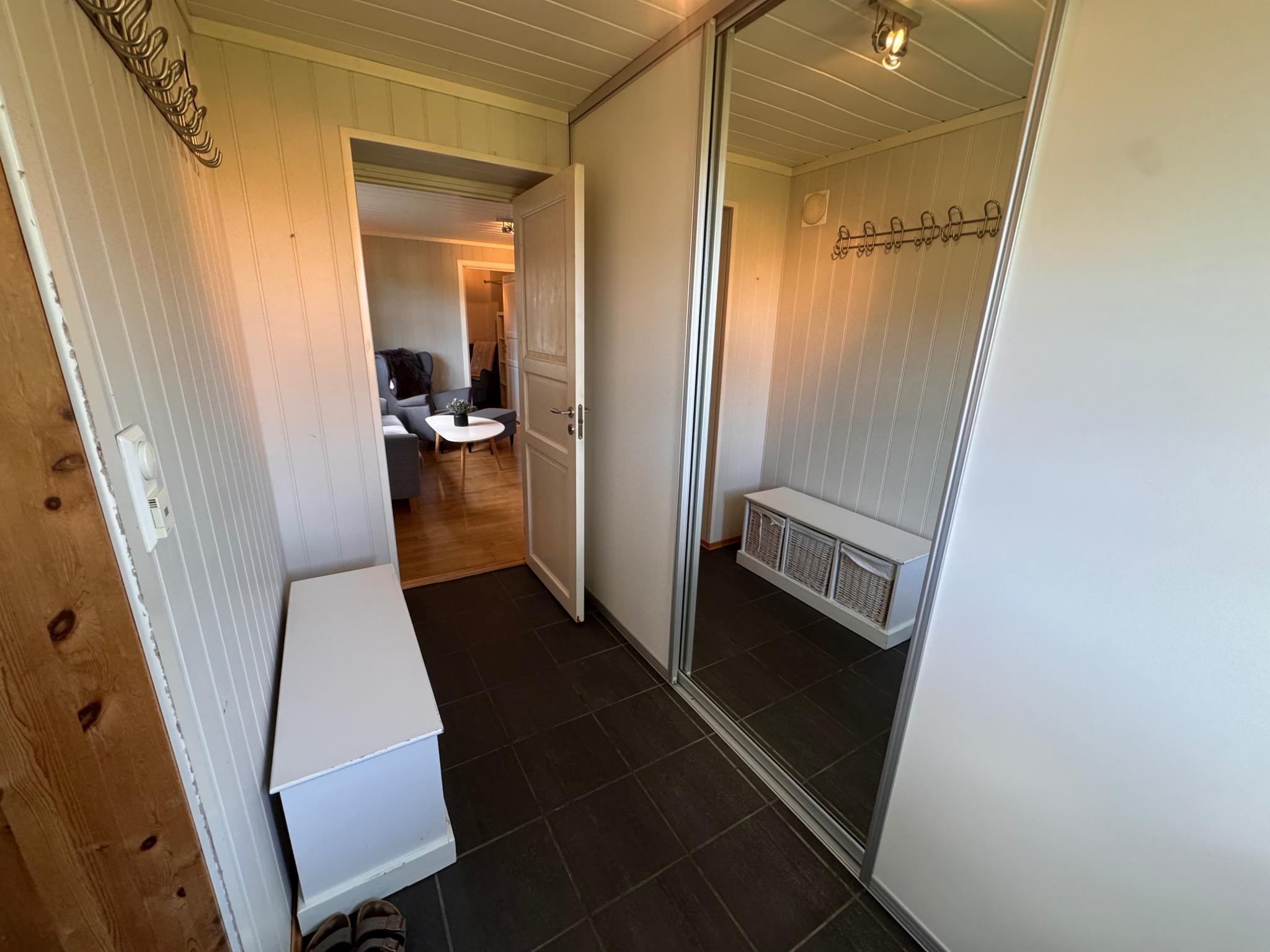Gang med skyvedørsgarderobe