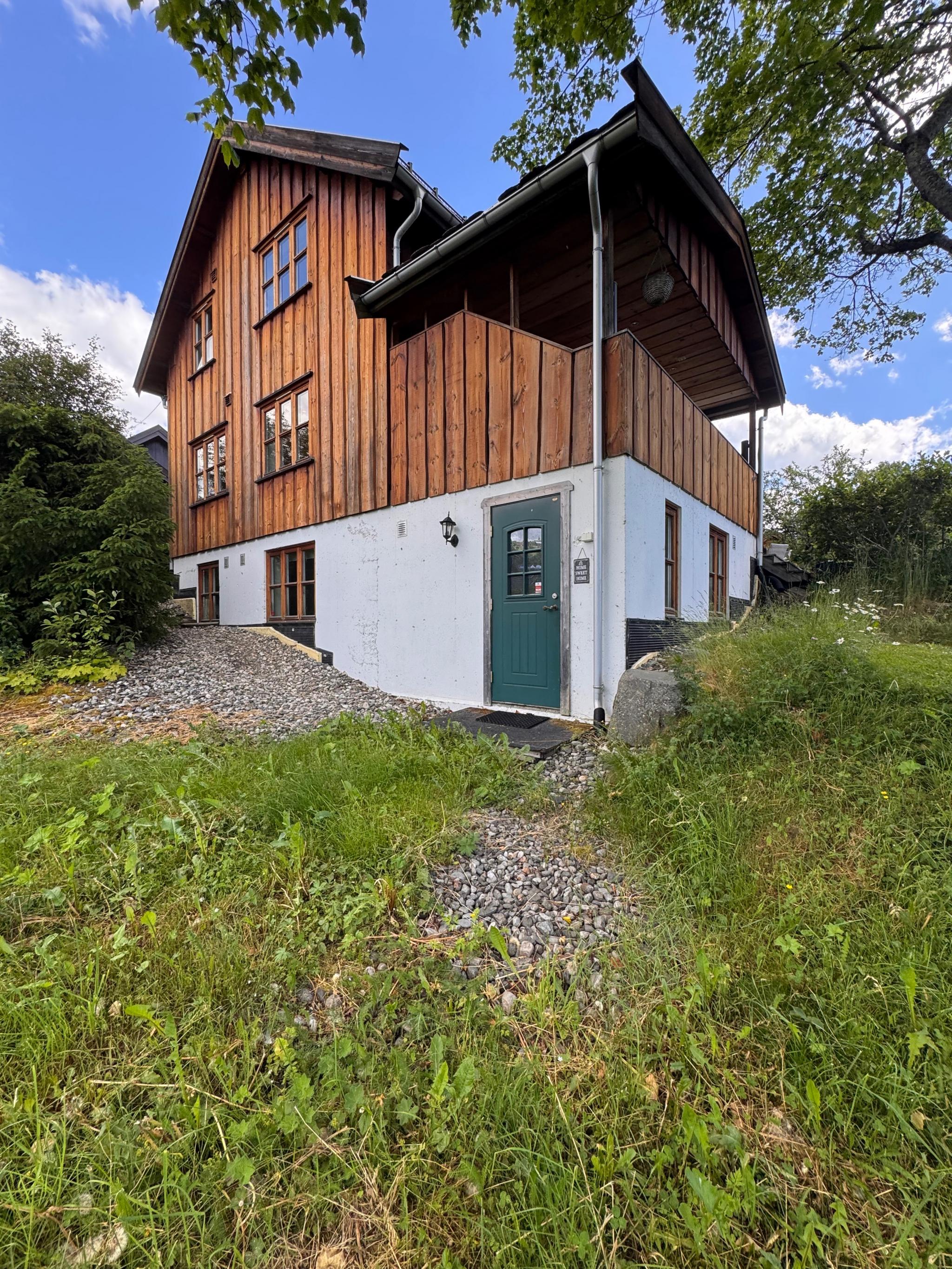 Inngang i sokkel