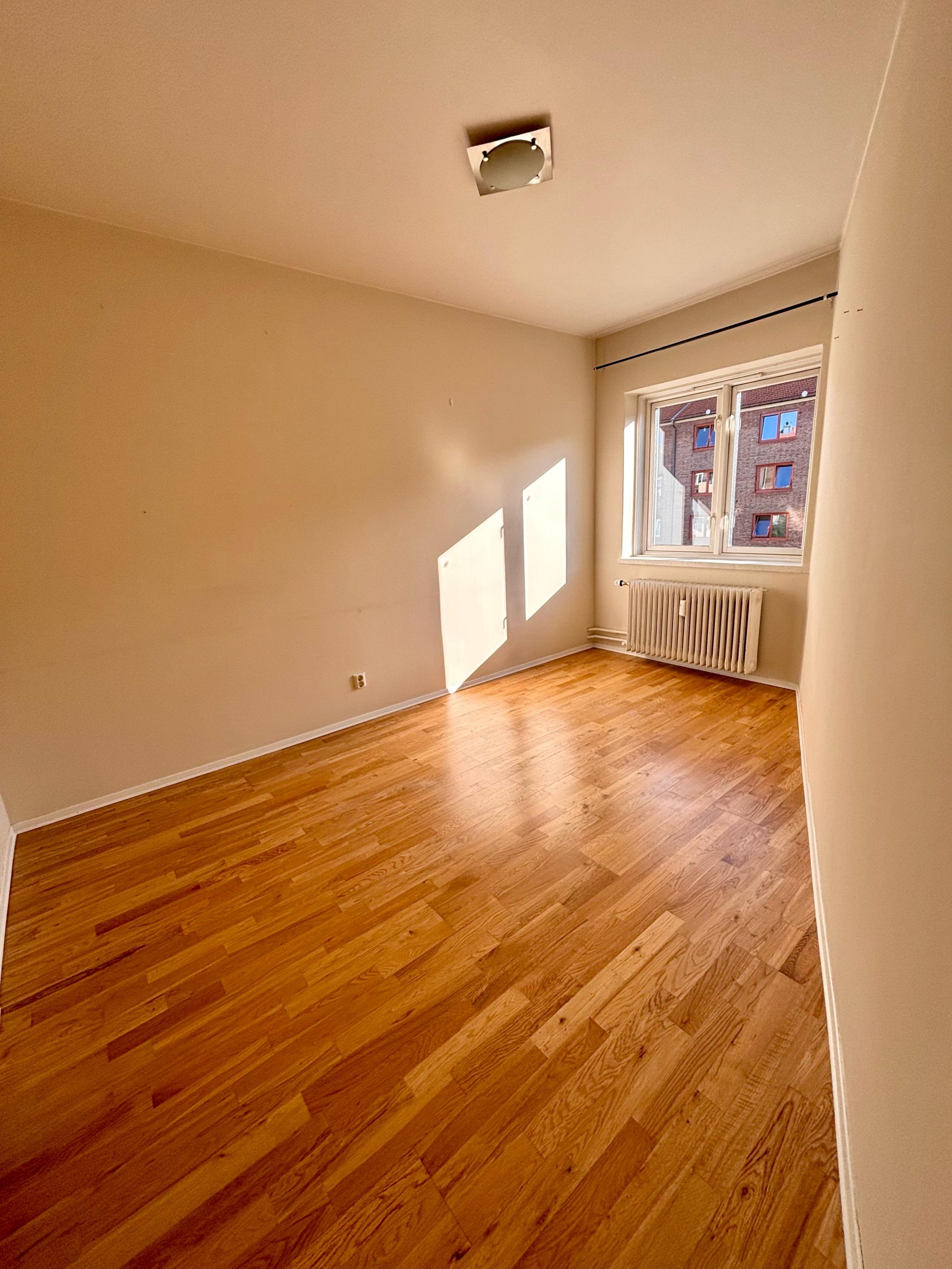 Soverom med plass til dobbeltseng