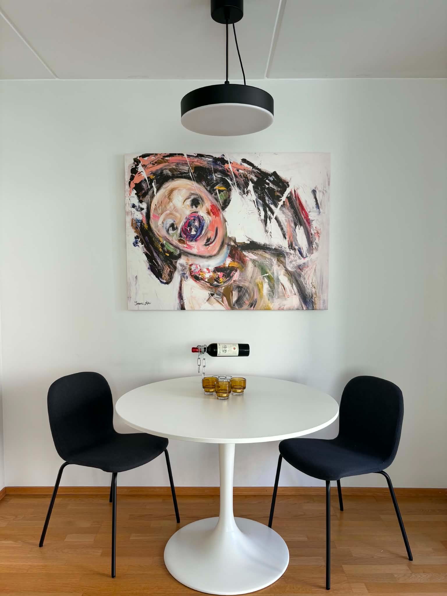 Spisebord med 2 stoler