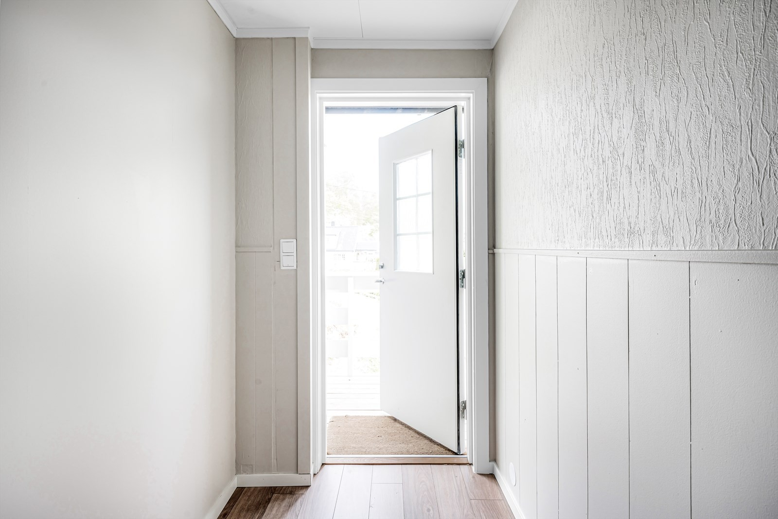 Inngangsparti med egen inngang fra uteområdet