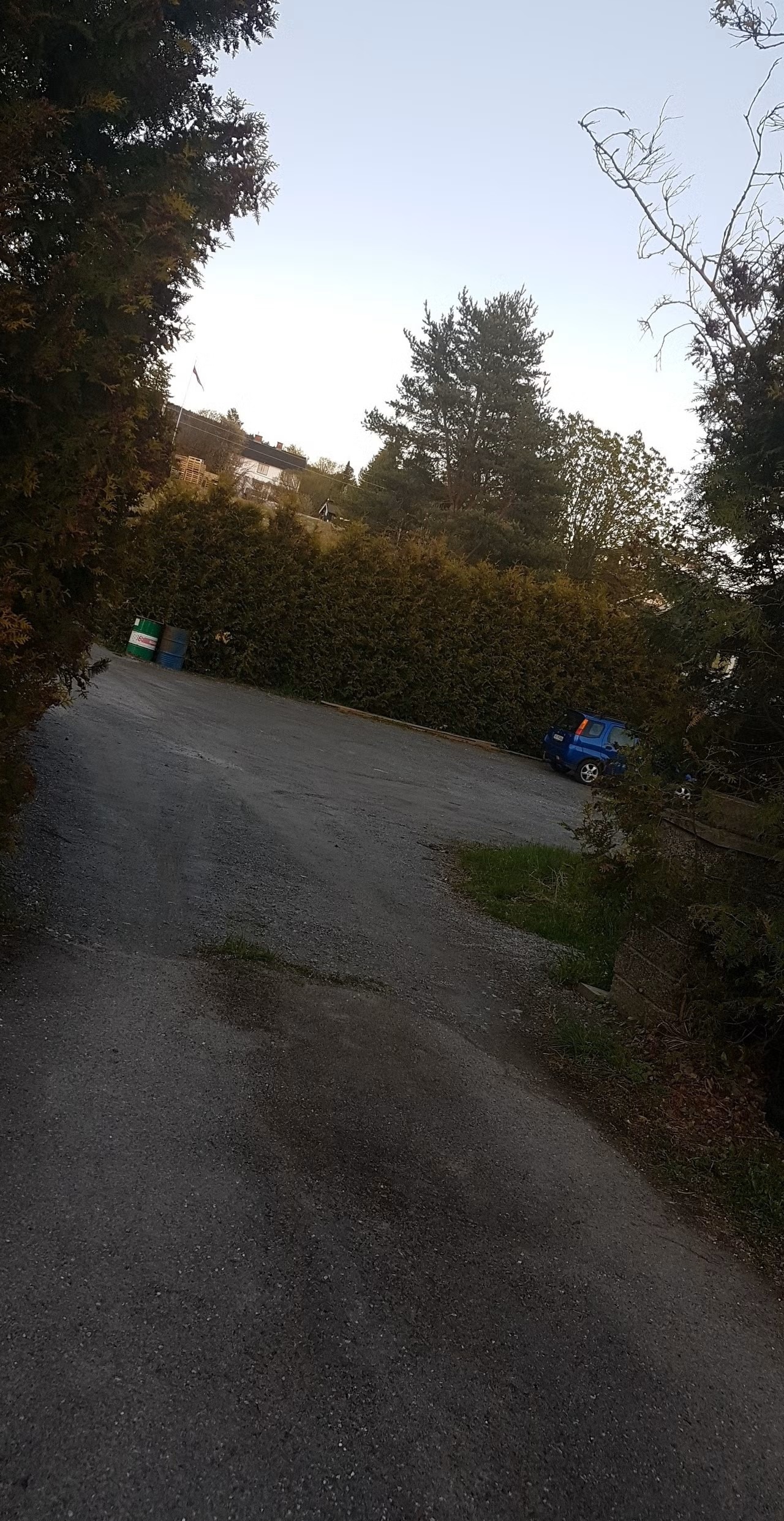 Stor parkeringsplass