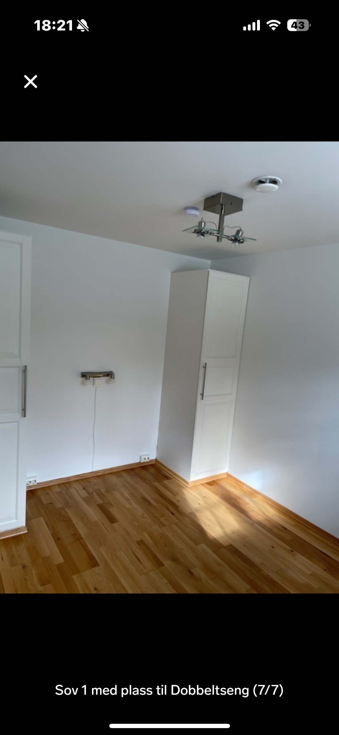 Soverom med garderobeskap