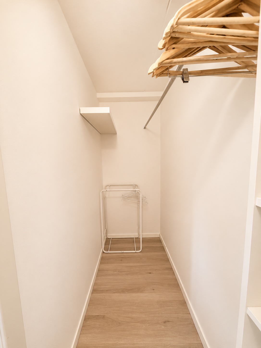 Wali in closet