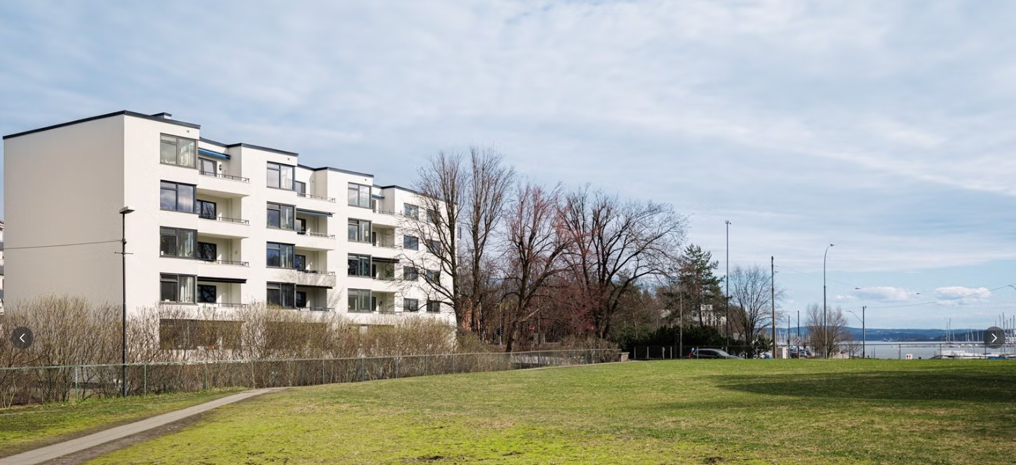 Flott beliggenhet nær sjøen