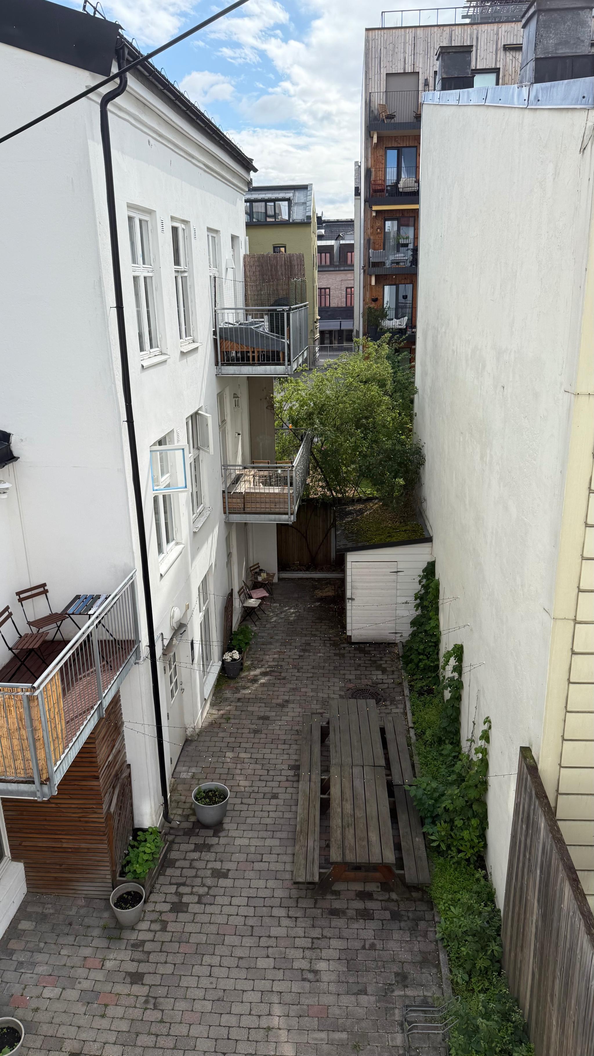 Koselig og rolig bakgård som kan benyttes 