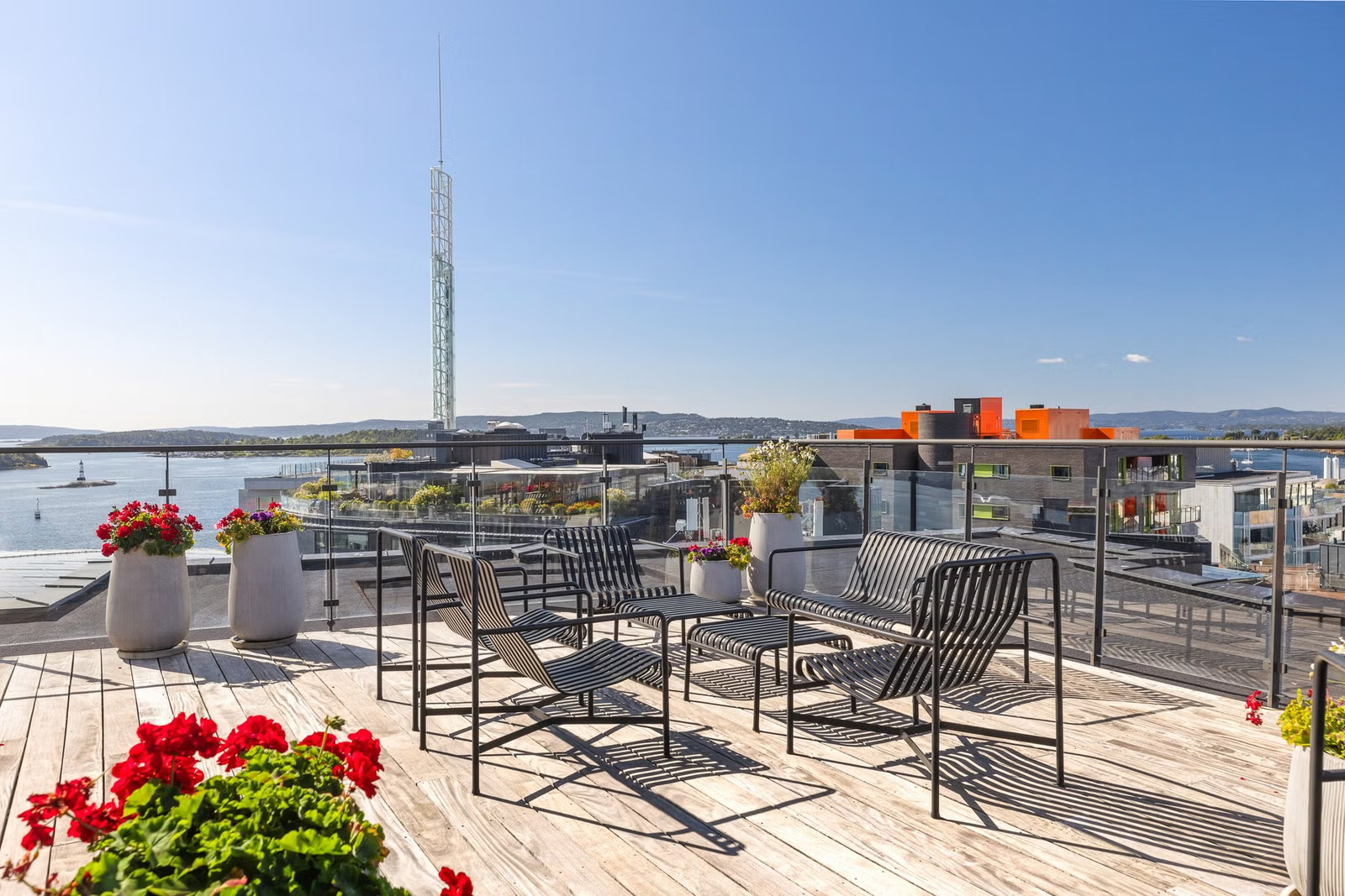 Stor takterrasse er rett over leiligheten