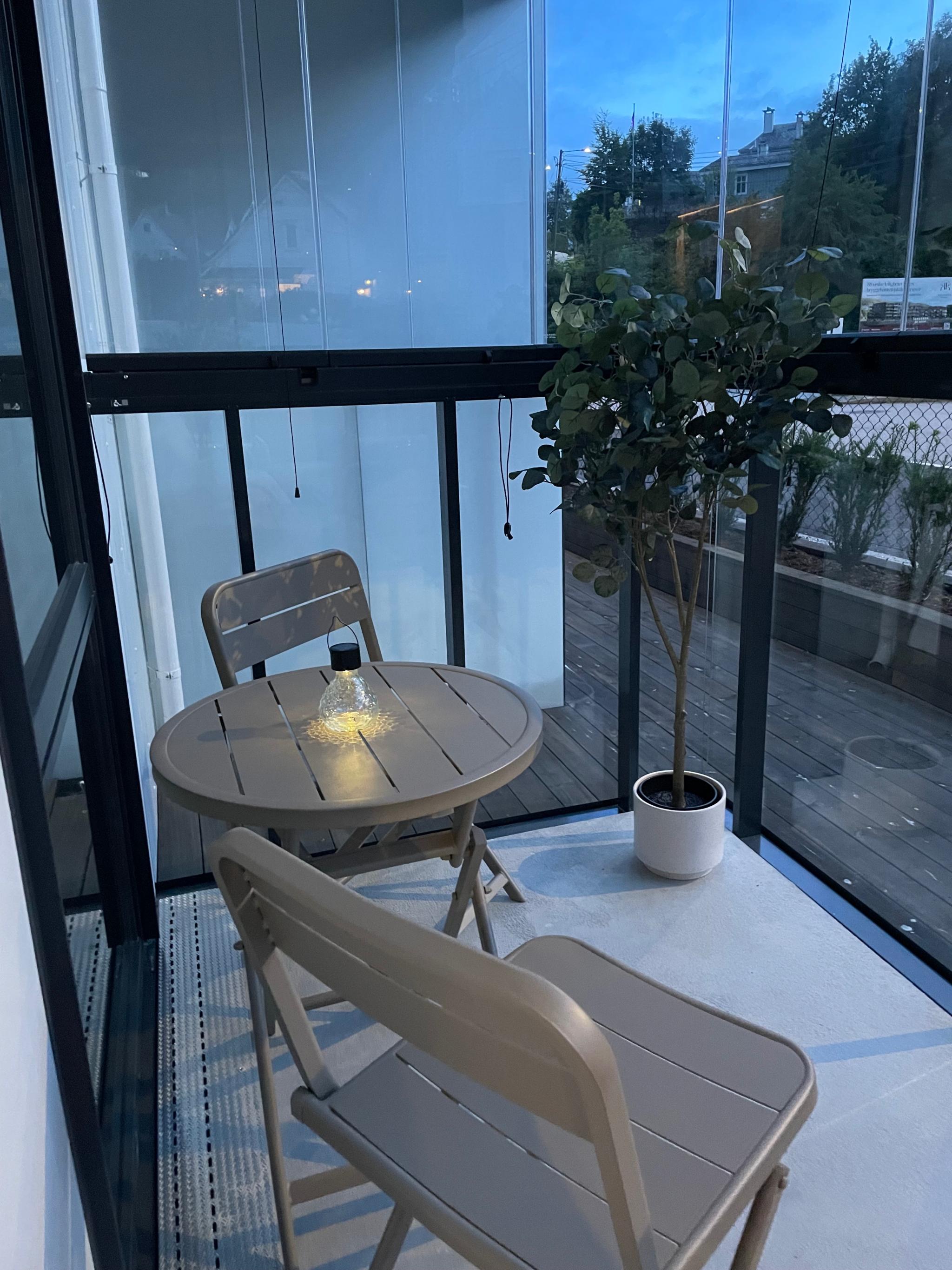 Café sett som gir en koselig spisekrok. 