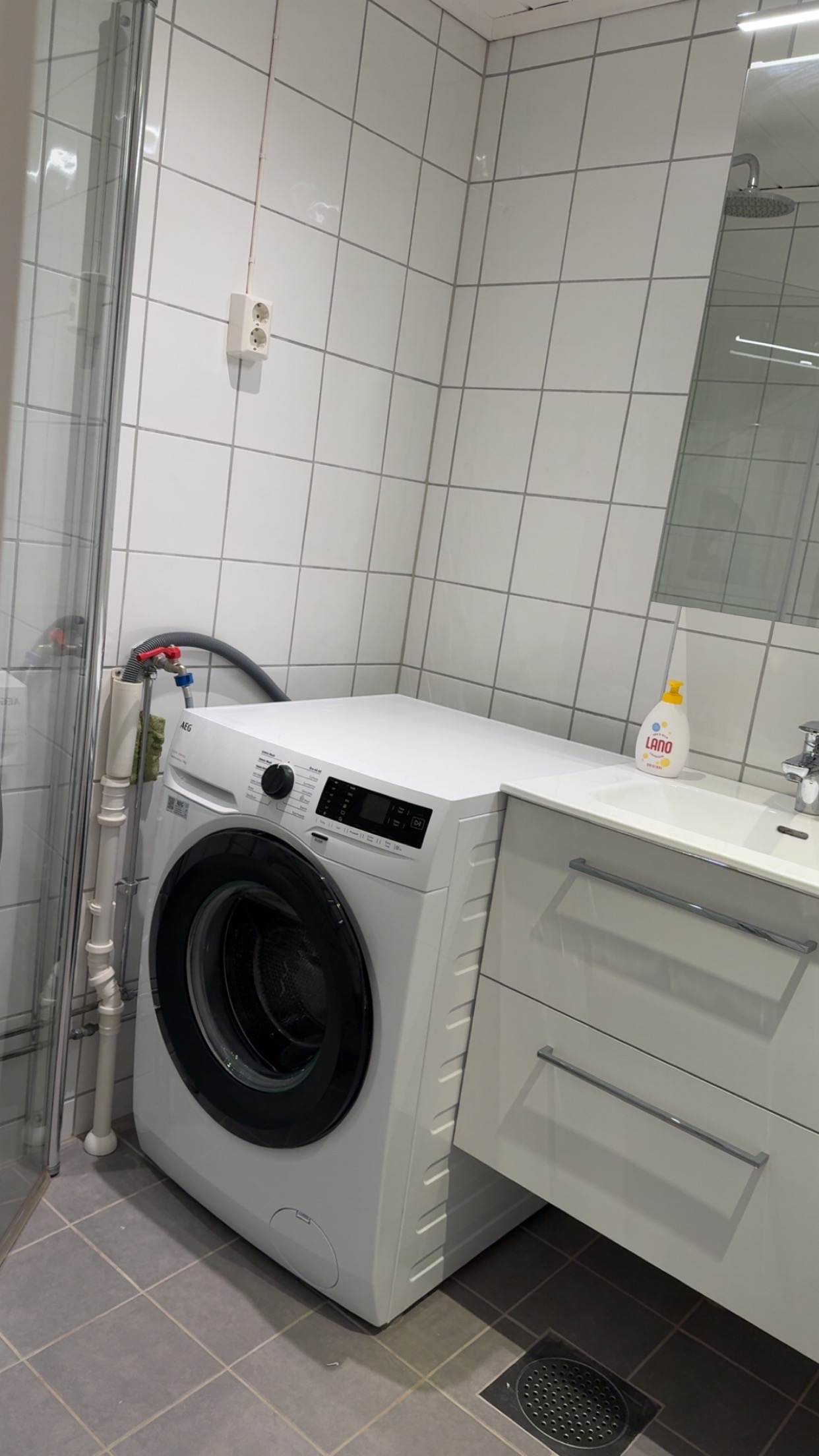 Ny og ubrukt vaskemaskin medfølger