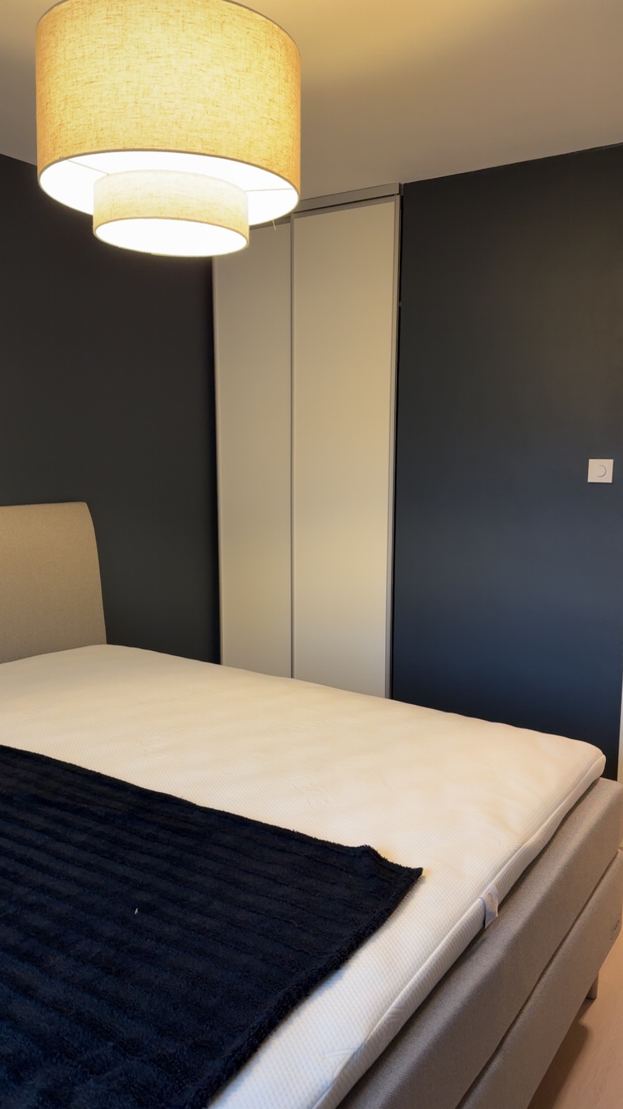 Soverom med innebygd garderobe
