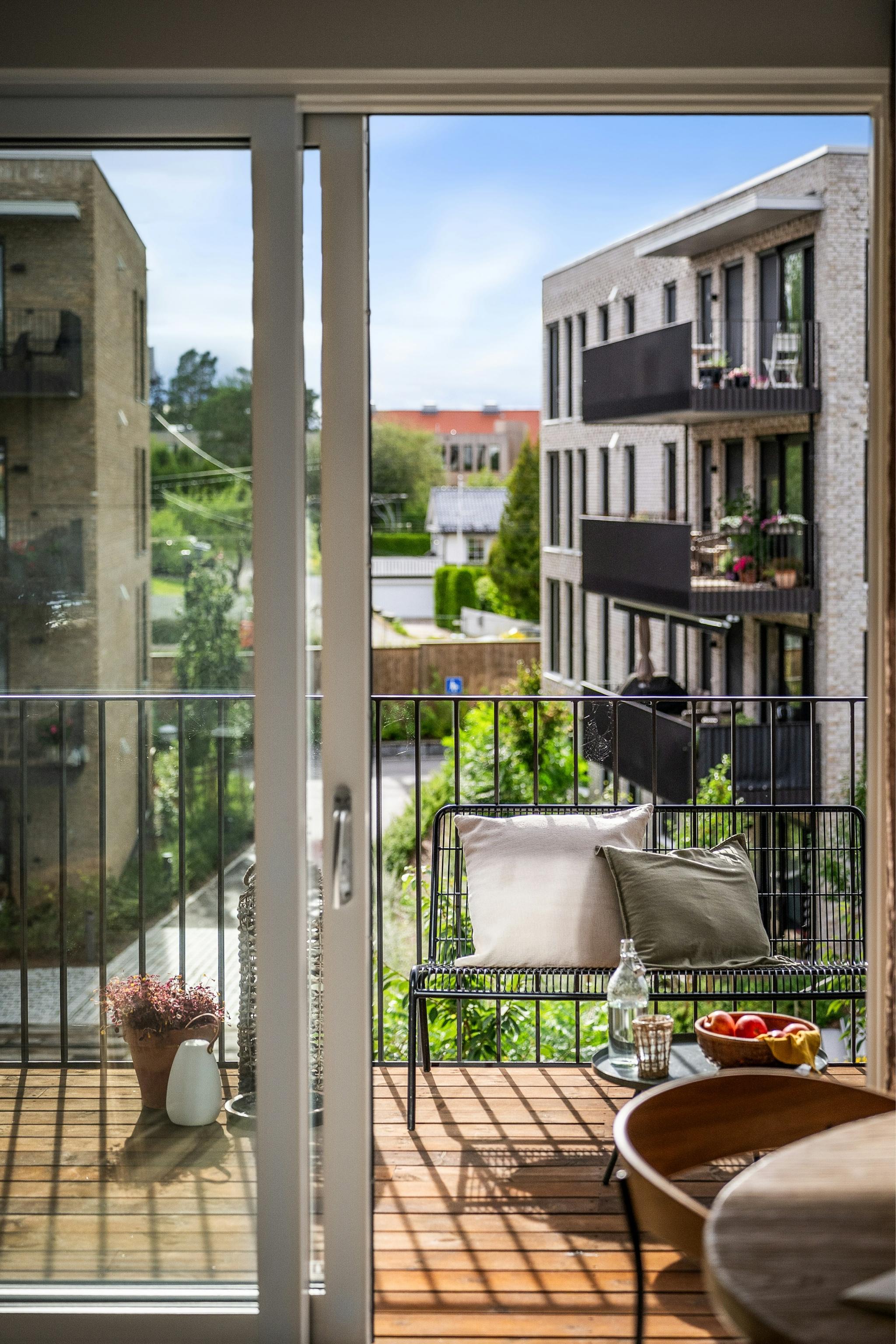 Styen åpner seg mot vest og åpent utsyn mellom Bygg A og B