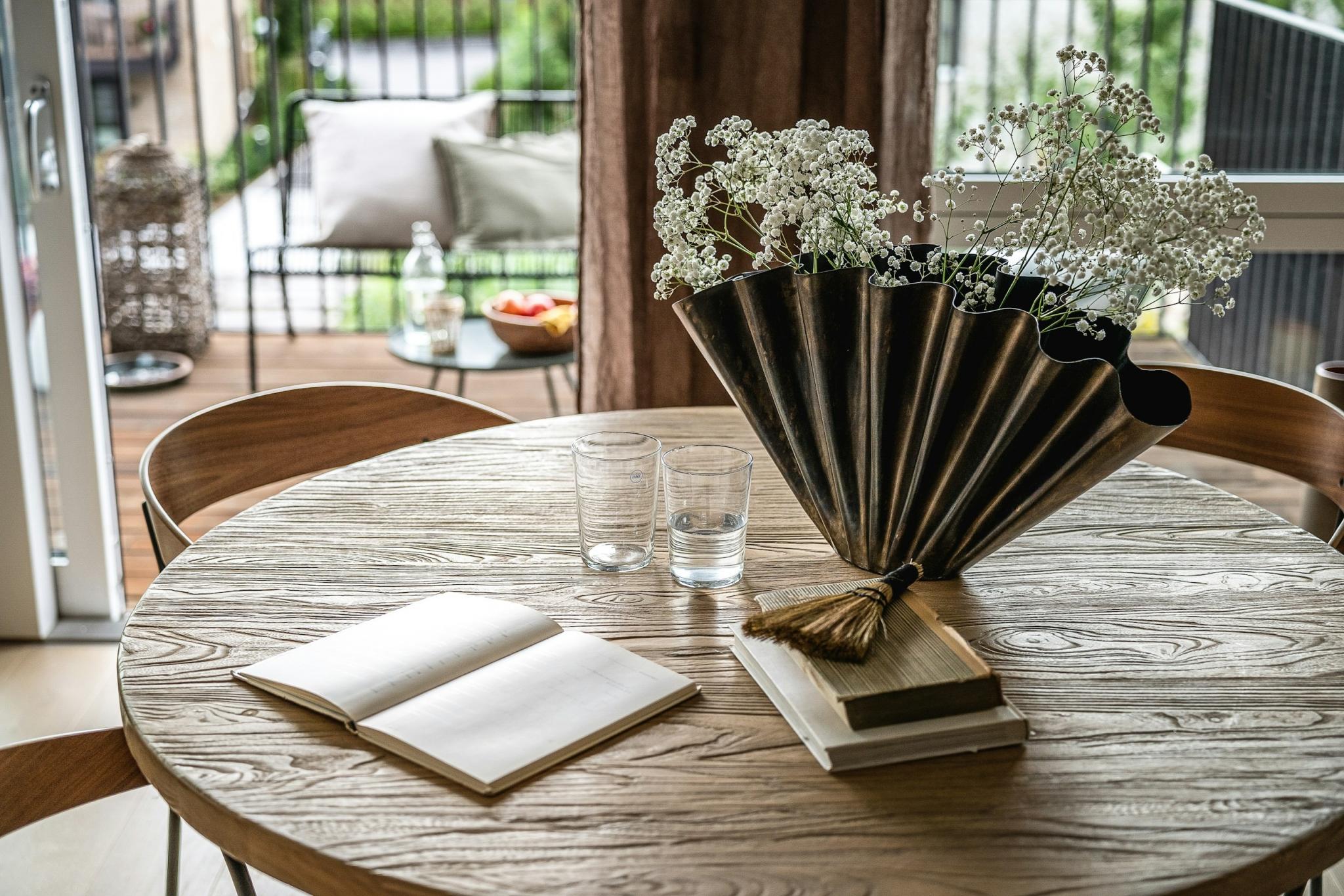 Spisestuen har plass til langbord