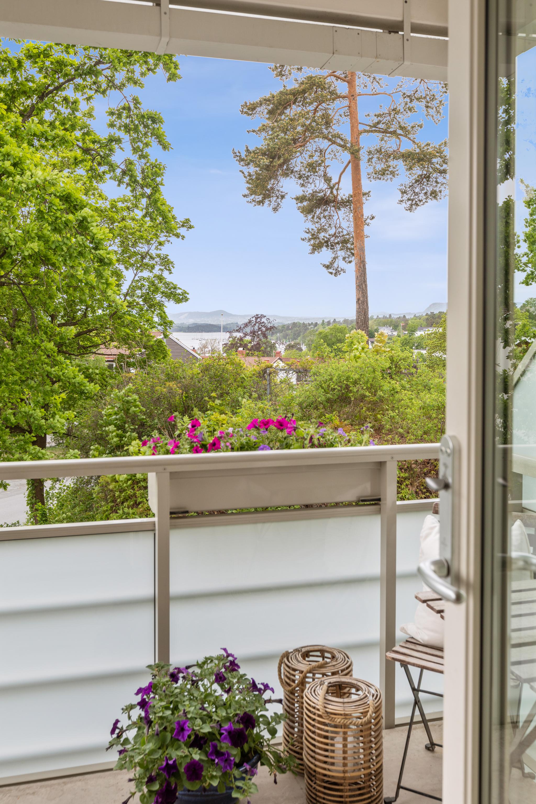 Utsikt mot Sandvika og båtforeningen på Strand