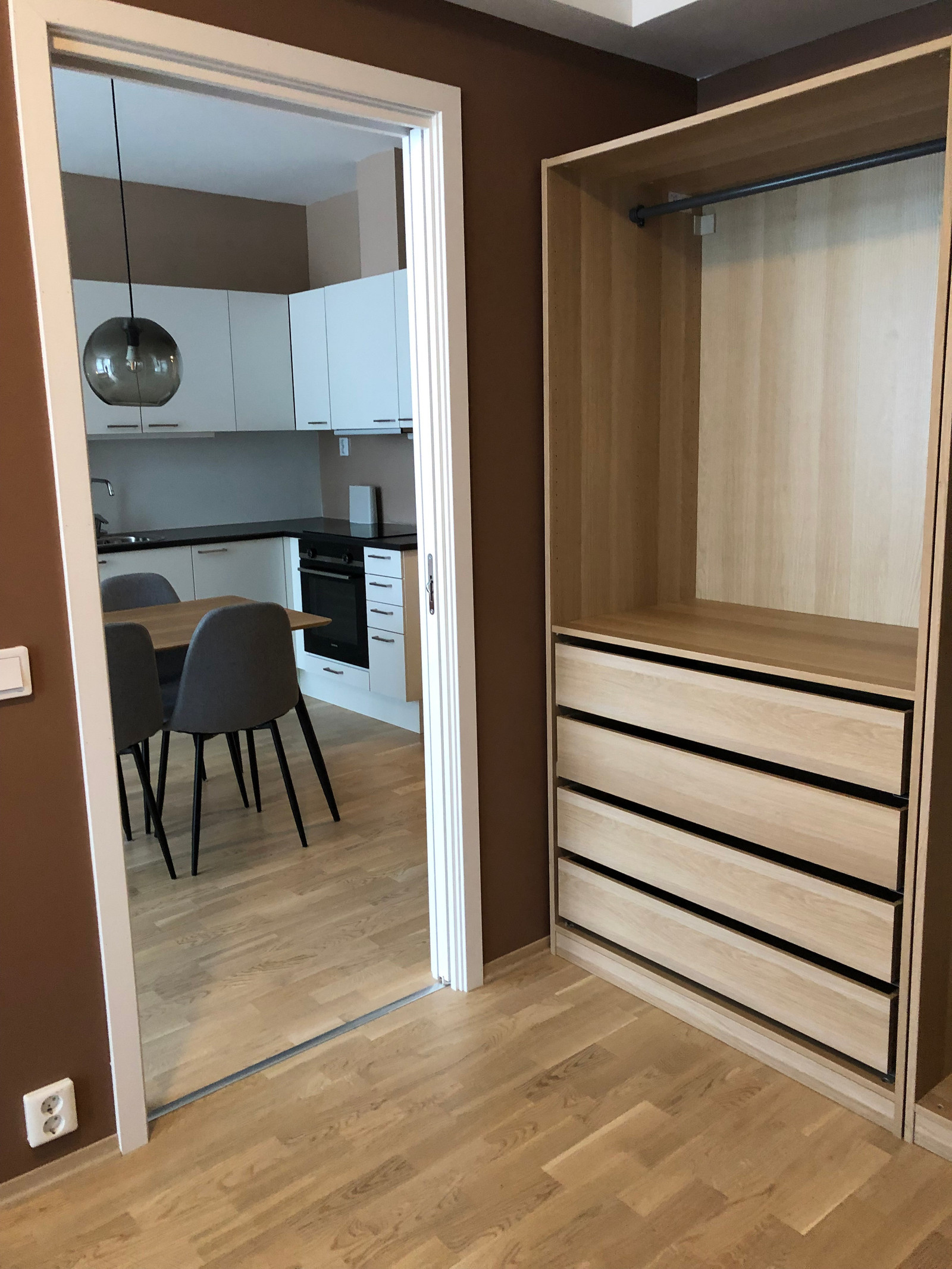 Garderobeløsning følger med