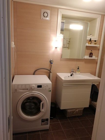 Bad/toalett (vaskemaskin ikke med)