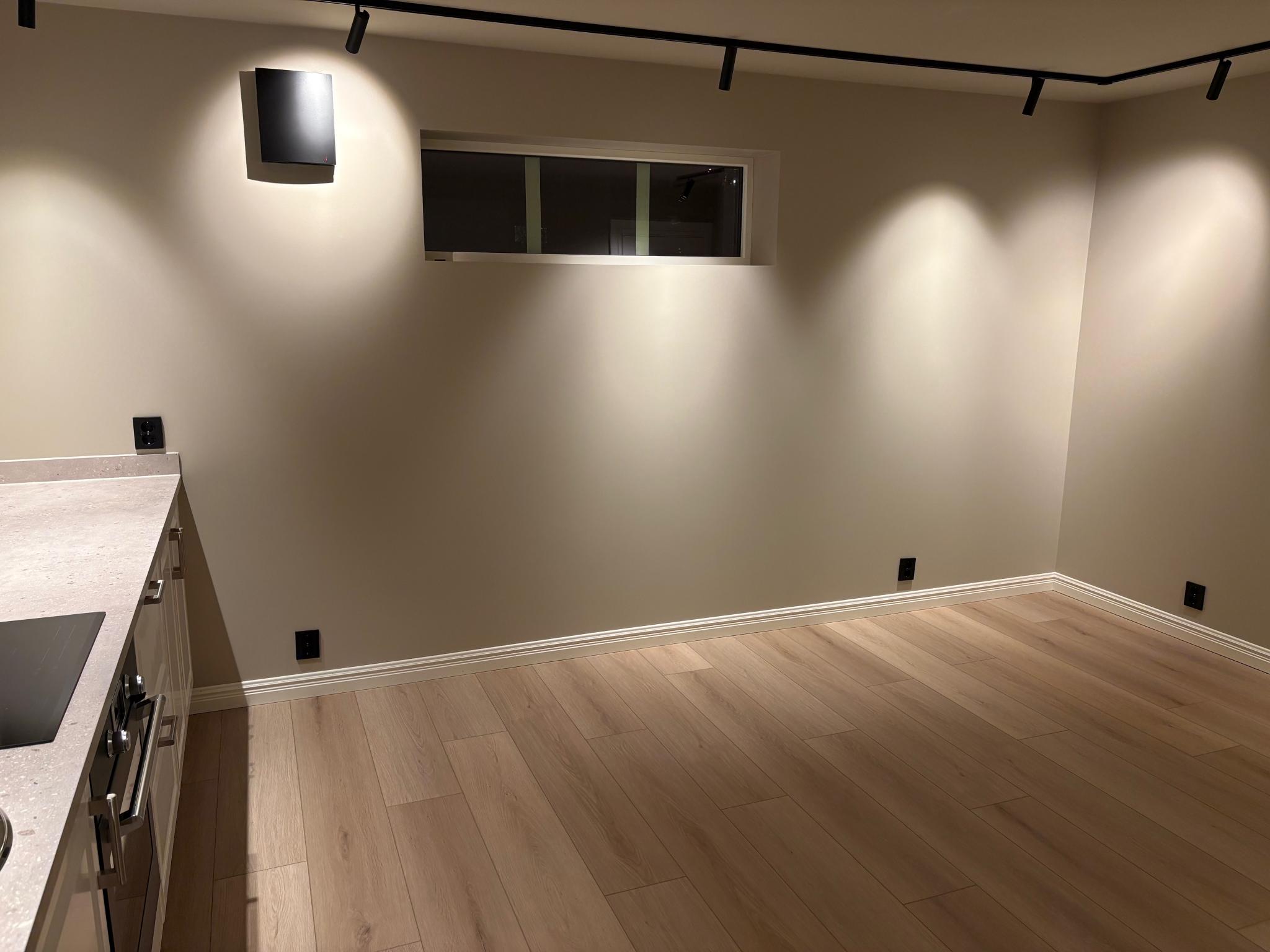 Fra kjøkken mot stue 