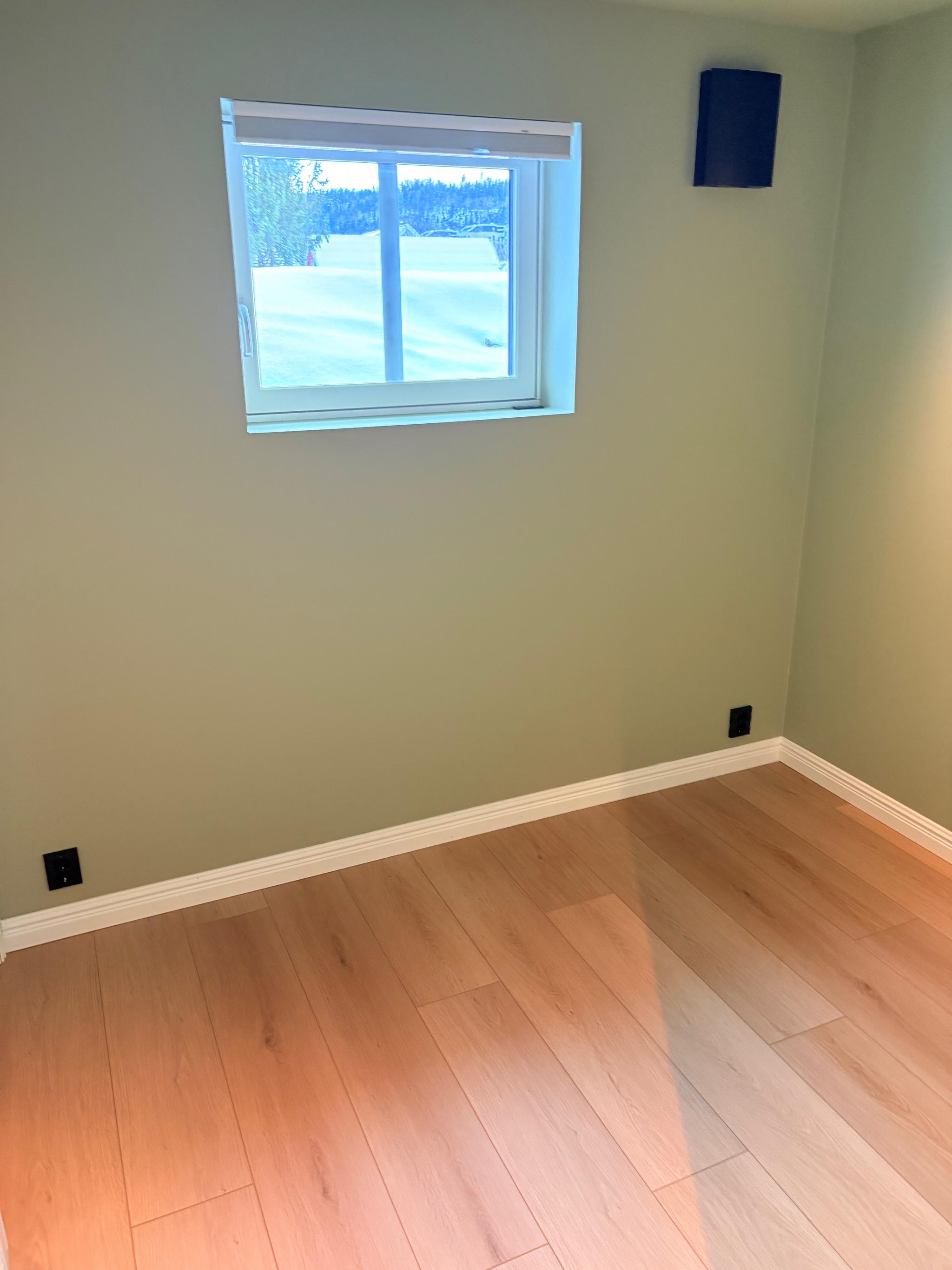 Soverom med plass til dobbeltseng