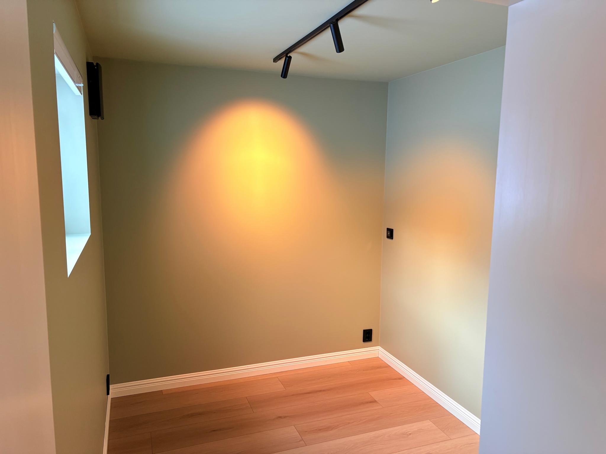 Soverom med plass til dobbeltseng