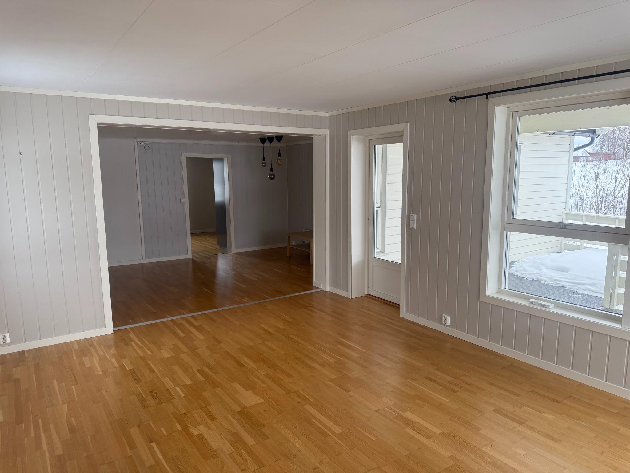 Stue med utgang til balkong