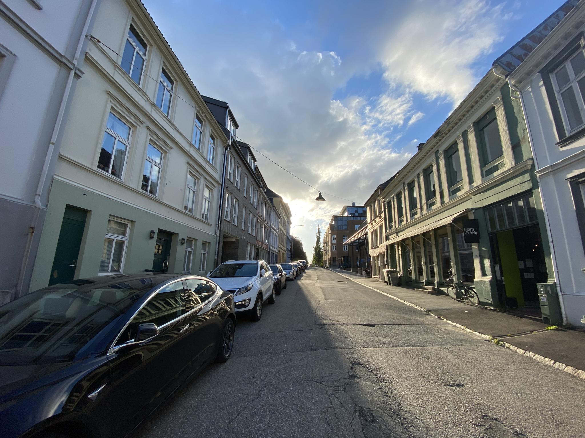 soneparkering utenfor.