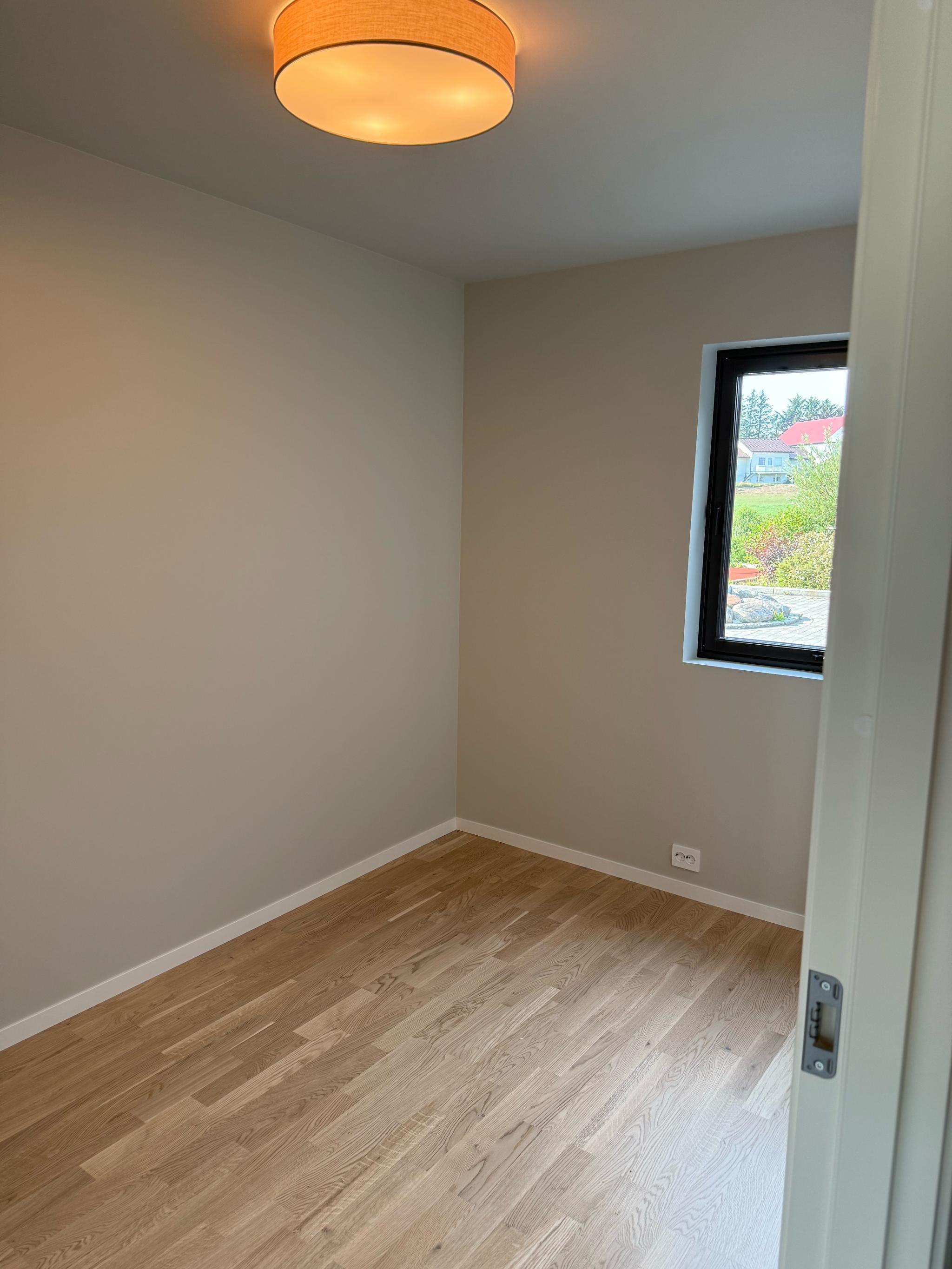 Soverom - skal henge opp plissegardiner