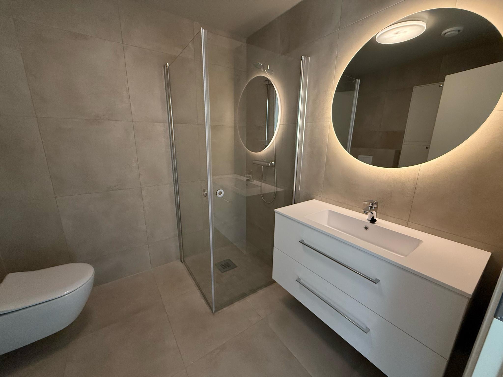 Oppgradert bed med duggfritt speil