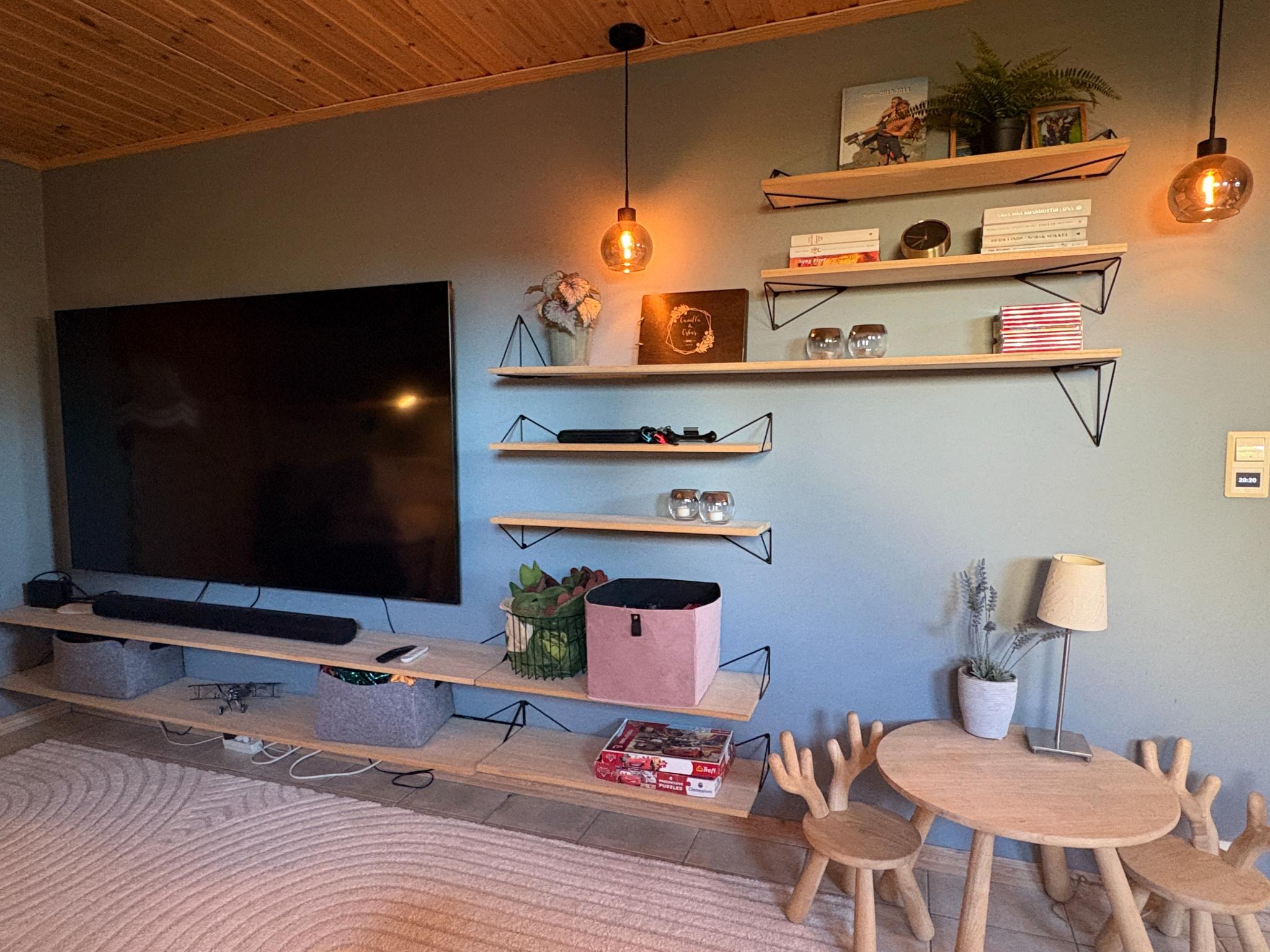 Stue med 80" TV