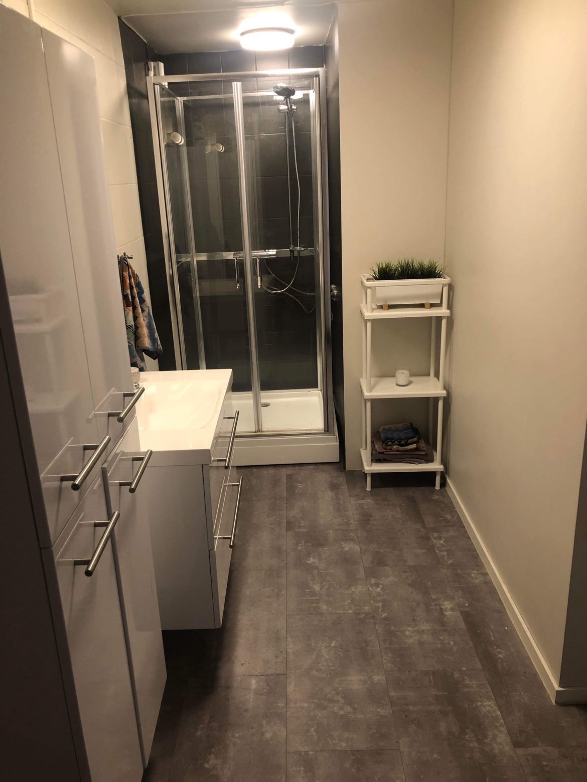 Bad med dusjkabinett