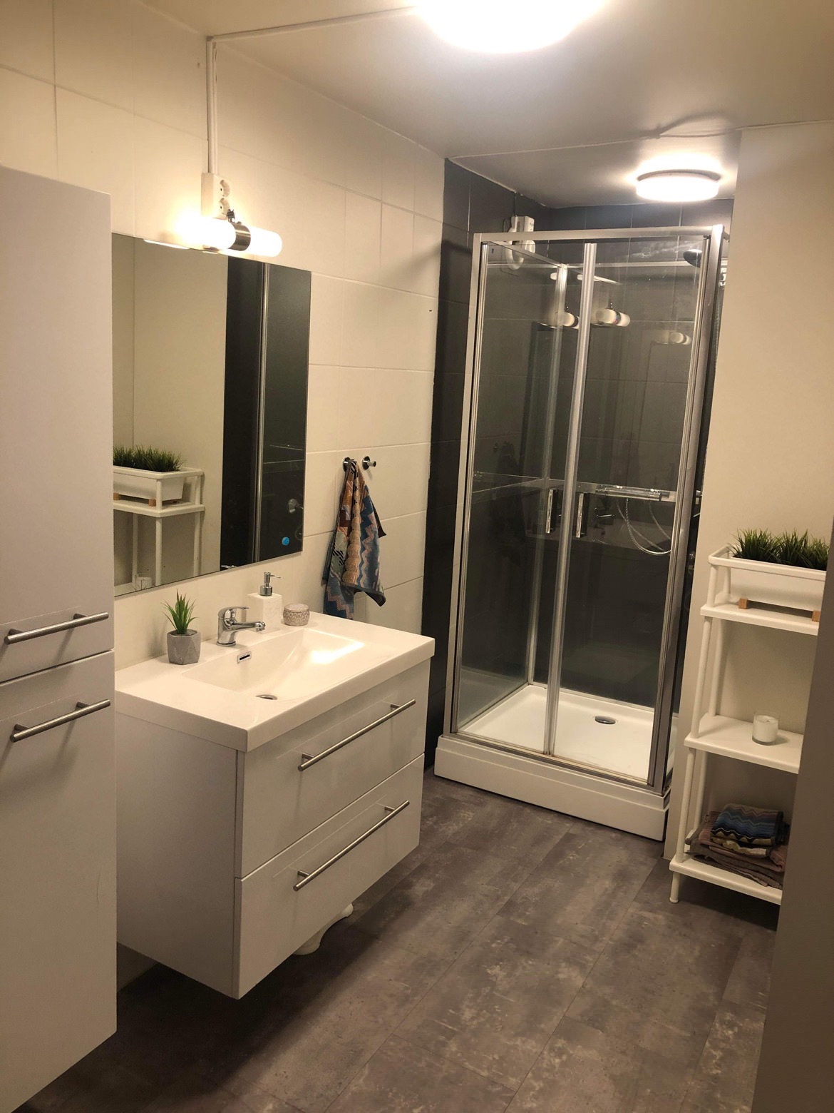 Bad med dusjkabinett