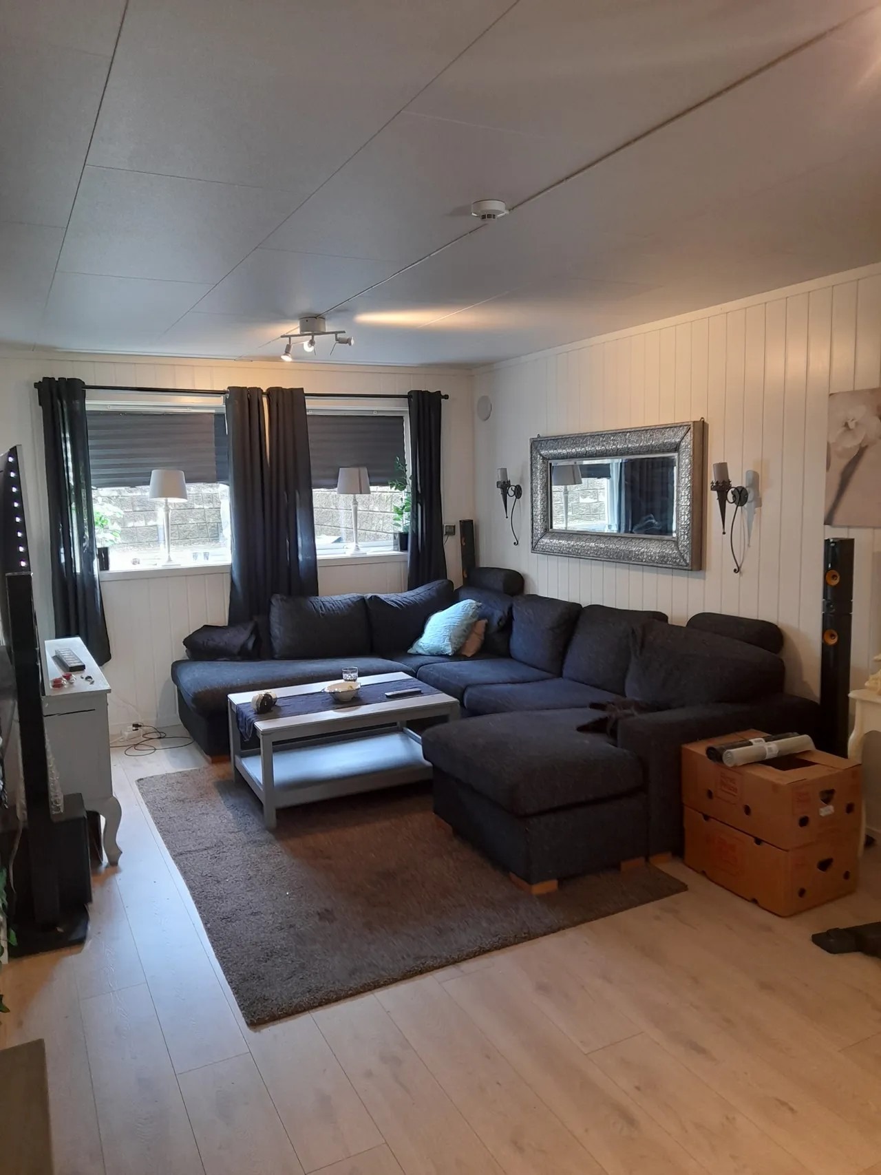 Stue (møblert av tidligere leietakere)