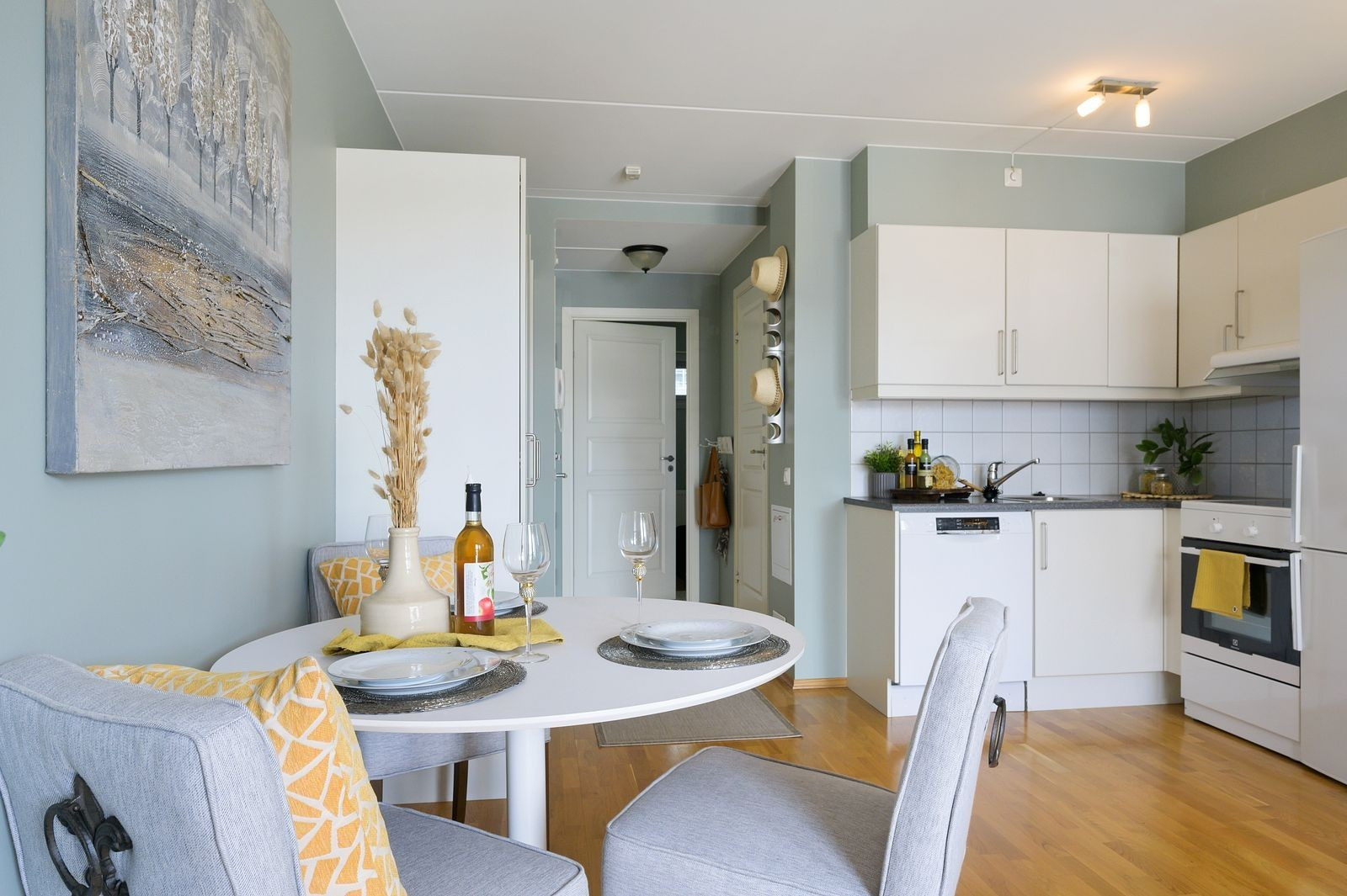 Åpen løsning mellom stue og kjøkken