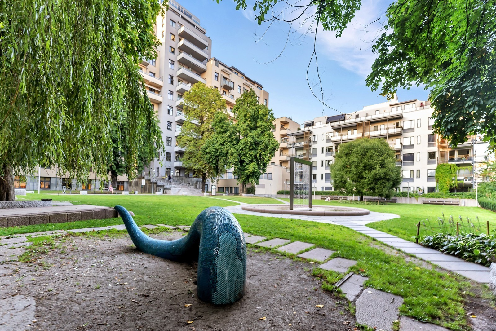 Leiligheten ligger i tilknytning til den fine hovedparken