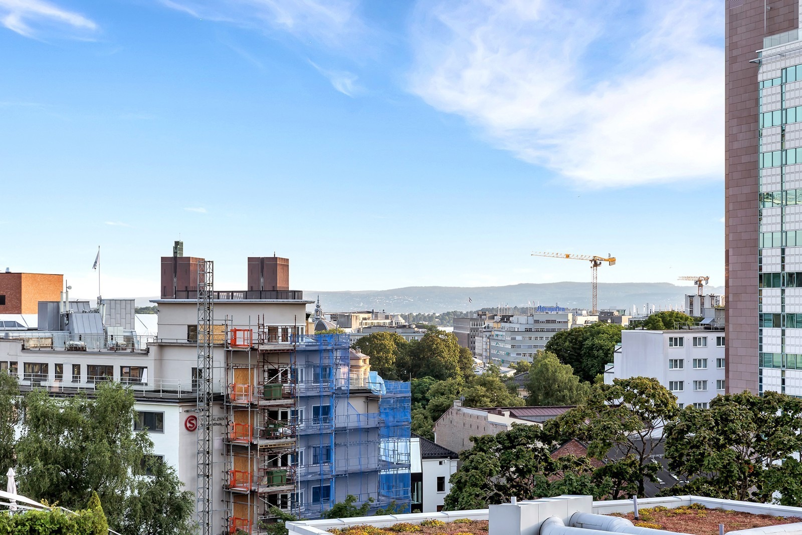 Nydelig utsikt fra en av de to takterrassene