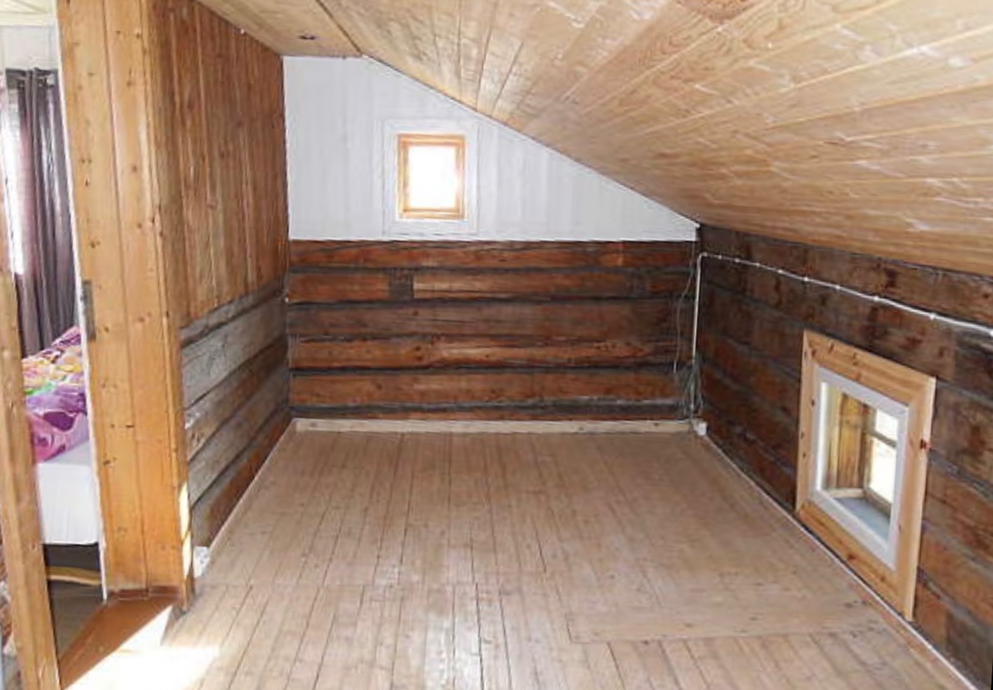Fløy i 2. etasje. Fint både til barnerom og arbeidsrom