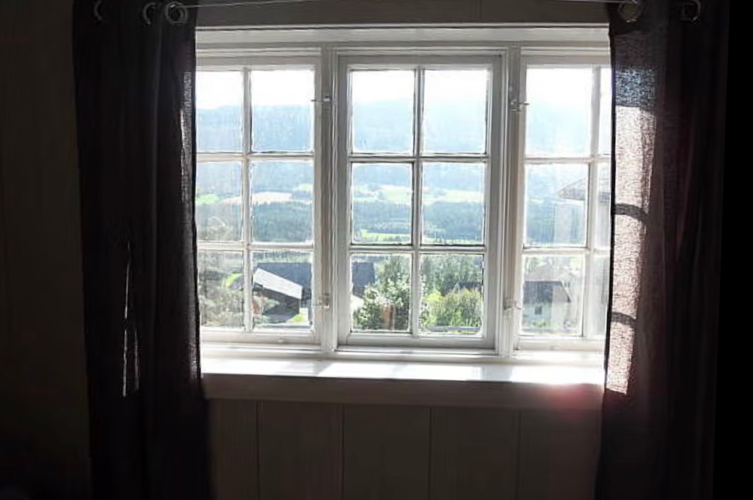 Utsikt vestover, fra soverommet i 2. etasje