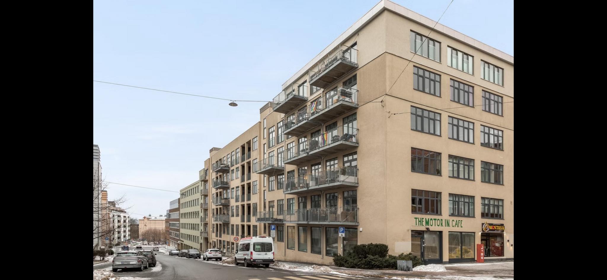 Leiligheten ligger i gamle Rosenhoff fabrikk, en industriell bygning som ble omgjort ltil boliger i 2009. 