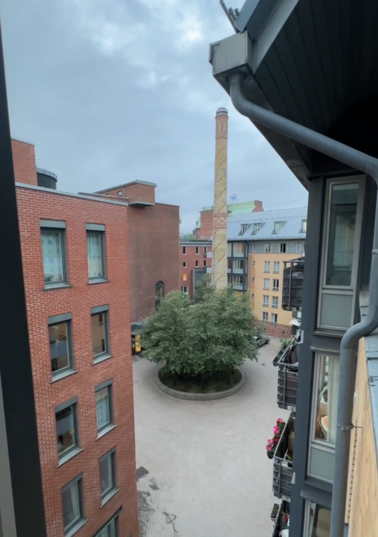Utsikt mot en trivelig plass midt i OsloMet. Gåavstand til alt! 