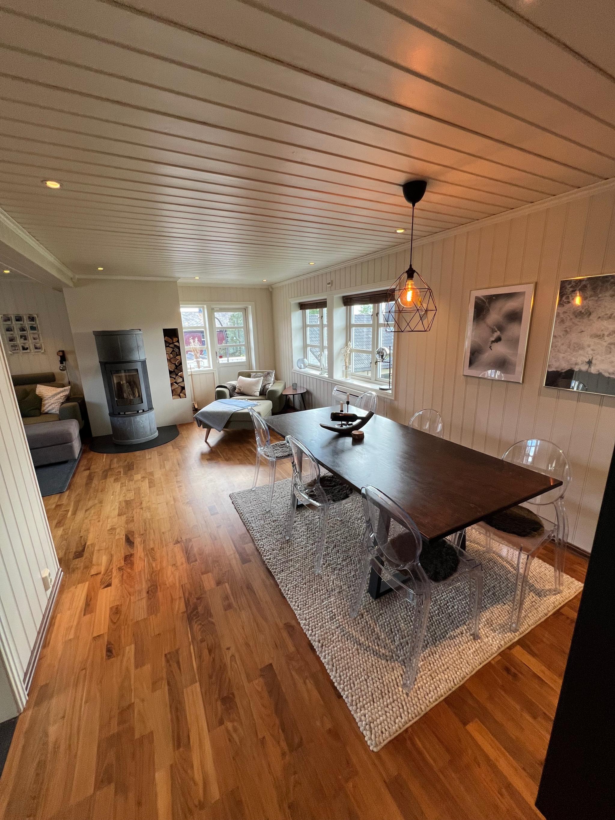 Spisestue, lesekrok og tv-stue på 35m2